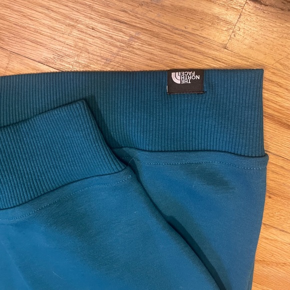 The North Face sweater - Picture 4 of 4